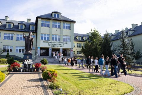 Ćwiczenia ewakuacyjne w Szkole Podstawowej nr 1 w Skrzyszowie — zdjęcie 16