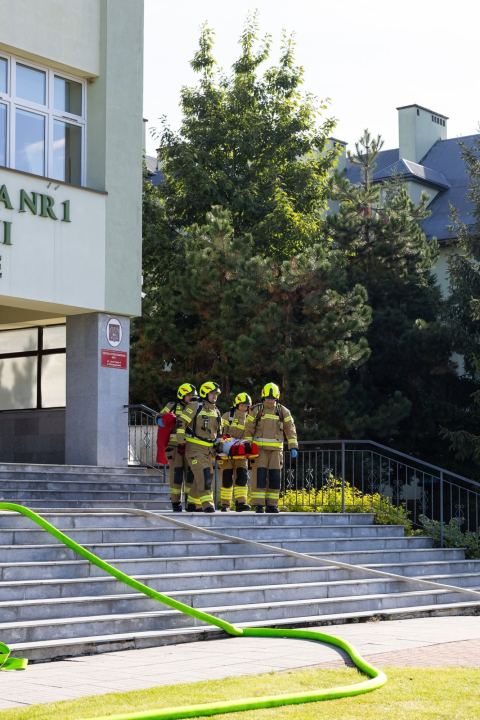 Ćwiczenia ewakuacyjne w Szkole Podstawowej nr 1 w Skrzyszowie — zdjęcie 4