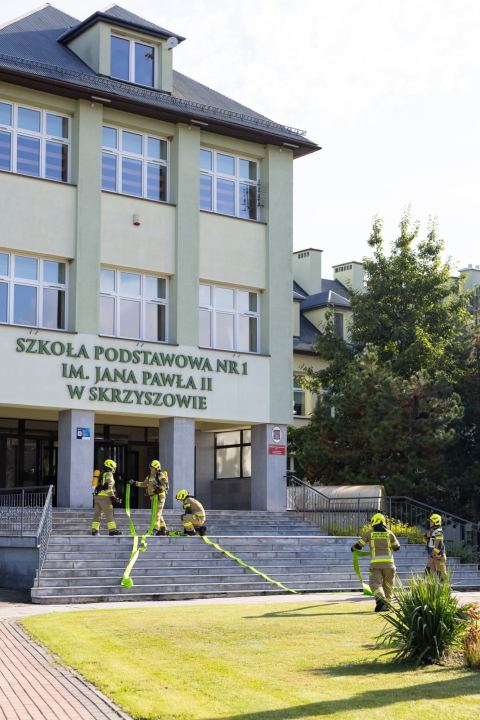 Ćwiczenia ewakuacyjne w Szkole Podstawowej nr 1 w Skrzyszowie — zdjęcie 11